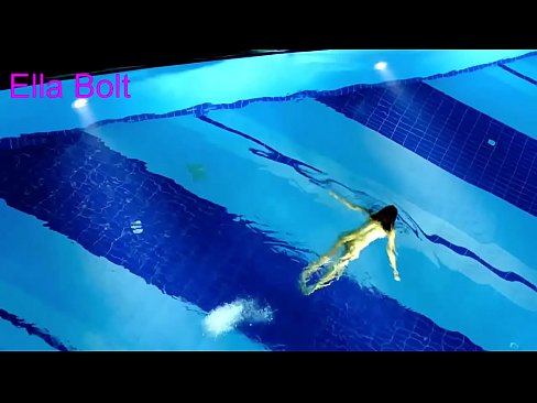 ❤️ నేను చూడటం ఆపలేను, ELLA BOLT రిసార్ట్ పూల్లో నగ్నంగా ఈత కొడుతూ దొరికిన యువ అందగత్తె ❤❌ హార్డ్ పోర్న్ మా వద్ద ❌️❤